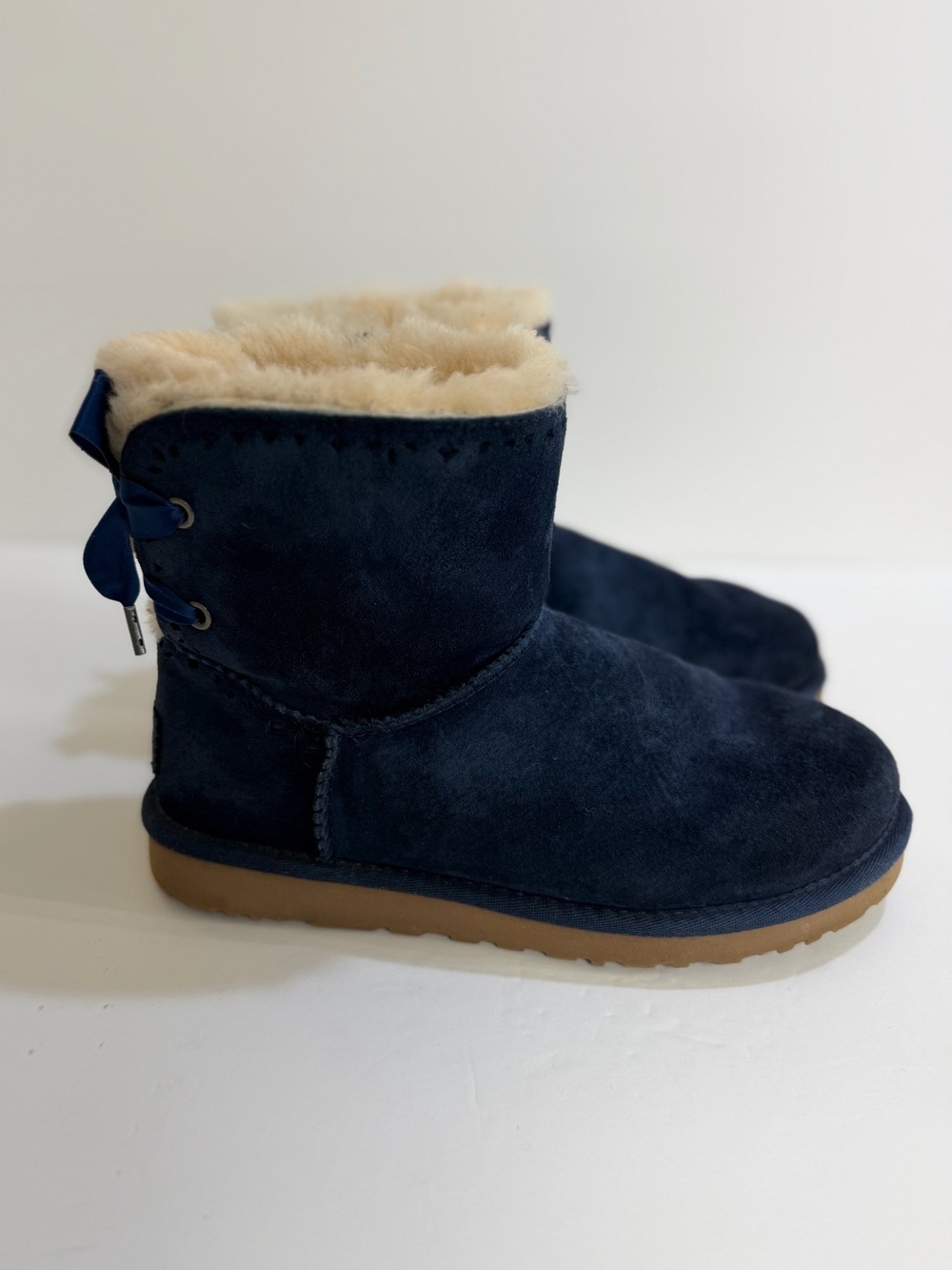 UGG Bailey Bow II Boots Navy Blue Suede Sheepskin Bow Back Boots Women’s Size 8